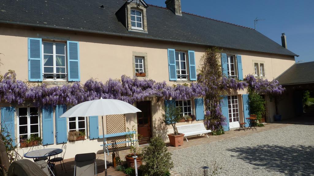 Les Volets Bleus Bed & Breakfast Saint-Martin-des-Entrées Exterior foto