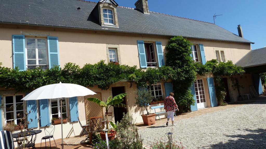 Les Volets Bleus Bed & Breakfast Saint-Martin-des-Entrées Exterior foto